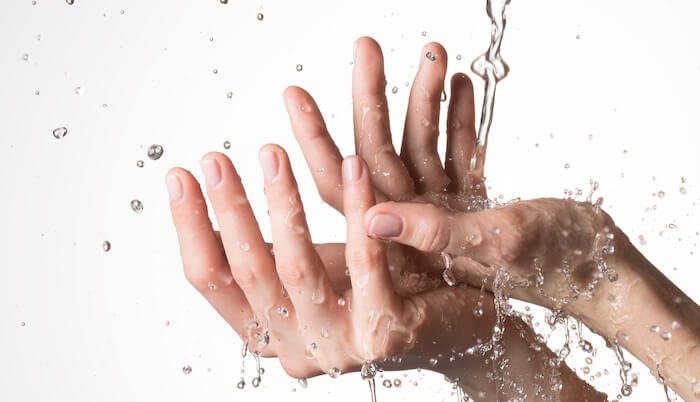 マイルドクレンジングオイルは濡れた手でも使える！